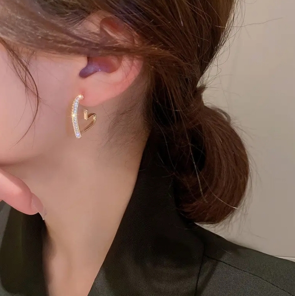 18k Gold Plated Heart Design Hoop Earrings - Picture 2 of 4